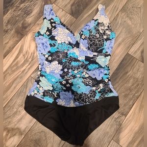 🏷3/$15🏷 Croft & Barrow Blue Floral Swimsuit - 14